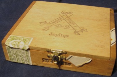 CAJA PUROS 25 JOYITAS 001 (1)